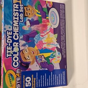 Brand new in box Crayola set